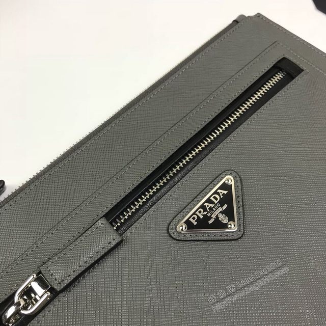 prada手包 普拉達新款皮革手拿包 2NH009 PRADA十字紋牛皮灰色手拿包  pyd2246